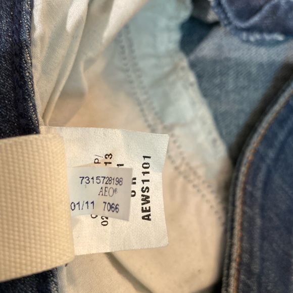 American Eagle - Artist stretch cropped jeans. Size 6 - Picture 6 of 12